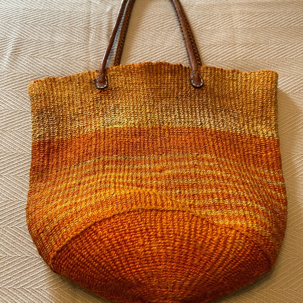 Woven straw summer bag